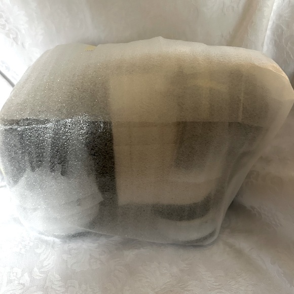 New Kate Spade Shaggy Fringed 3D Dog Crossbody - Picture 9 of 10